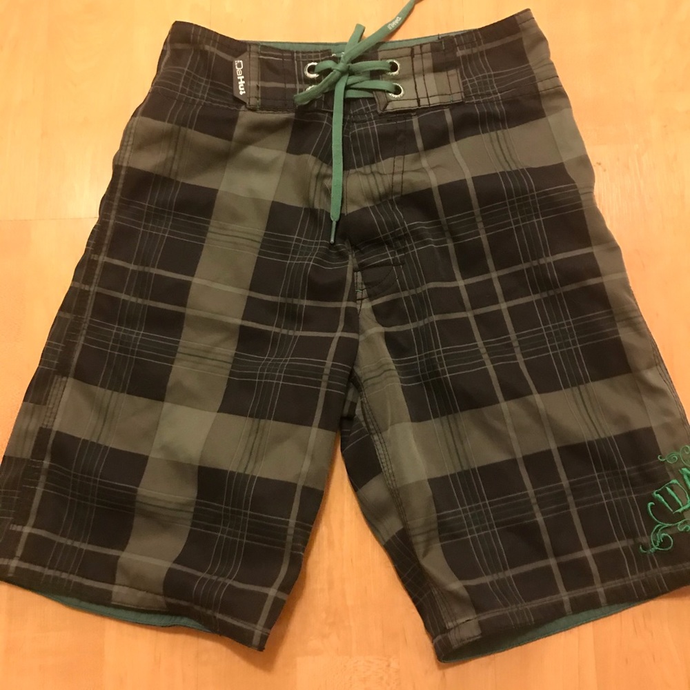 Boys Da Hui Hawaii Boardshorts Size S. 4/5
